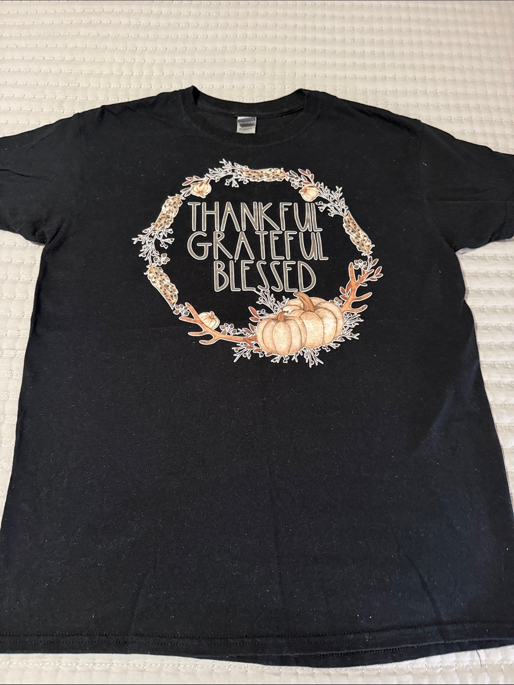 Gildan Black Womens Tee with Autumn Pumpkin Wreath Graphic size Medium